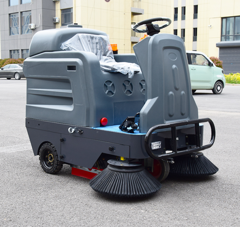 Ride-on 48V Battery Powered Electric Floor Sweeper Self-Propelled Road Cleaning Machine for Sidewalk Park Parking Lot