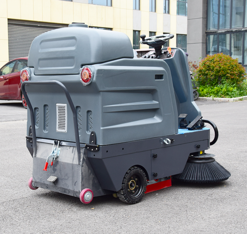 Ride-on 48V Battery Powered Electric Floor Sweeper Self-Propelled Road Cleaning Machine for Sidewalk Park Parking Lot